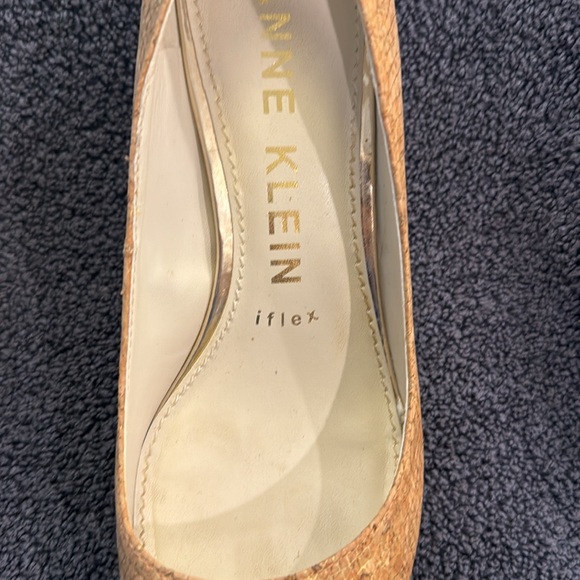 Anne Klein Cork pumps size 8 M - Picture 6 of 7